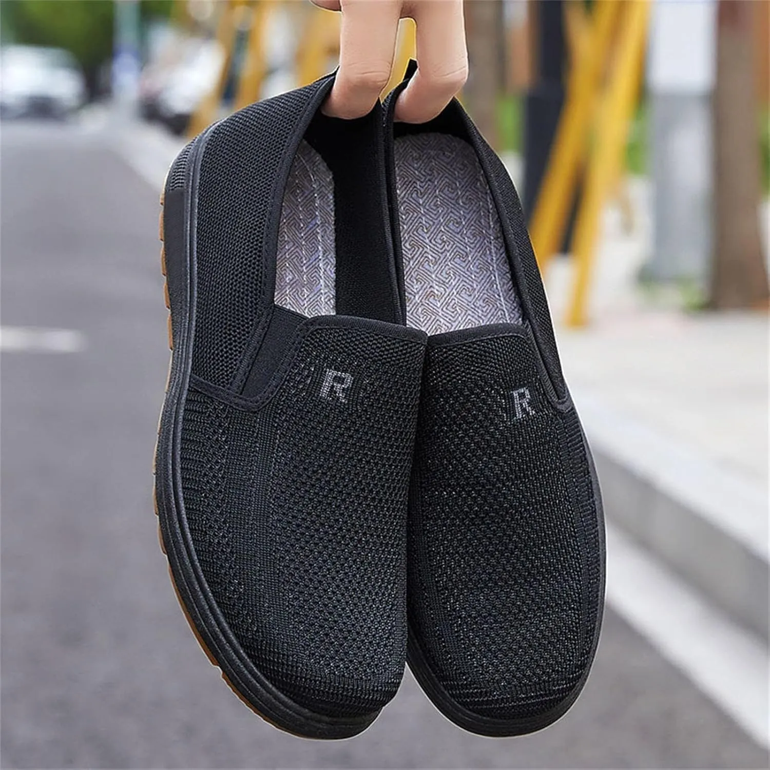 Fashion Spring and Summer Men Casual Shoes Flat Soft Bottom Mesh Breathable Slip On Comfortable Solid Forum Shoes