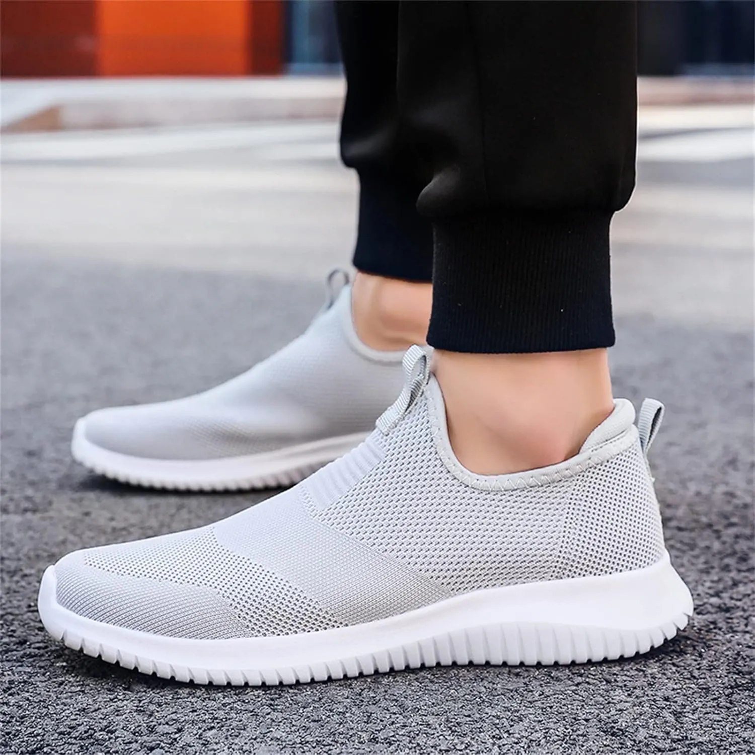 Fashion Spring and Summer Men Sports Shoes Flat Bottom Lightweight Fly Woven Mesh Breathable Slip Men's Sneaker