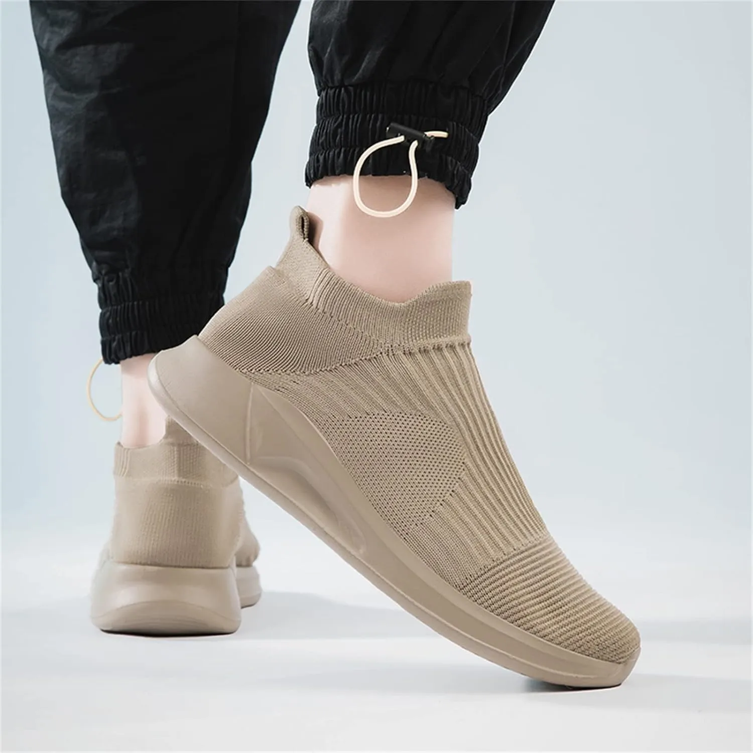 Fashion Spring and Summer Men Sports Shoes Flat Bottom Lightweight Slip On Fly Woven Mesh Mens Sneaker Socks No Show