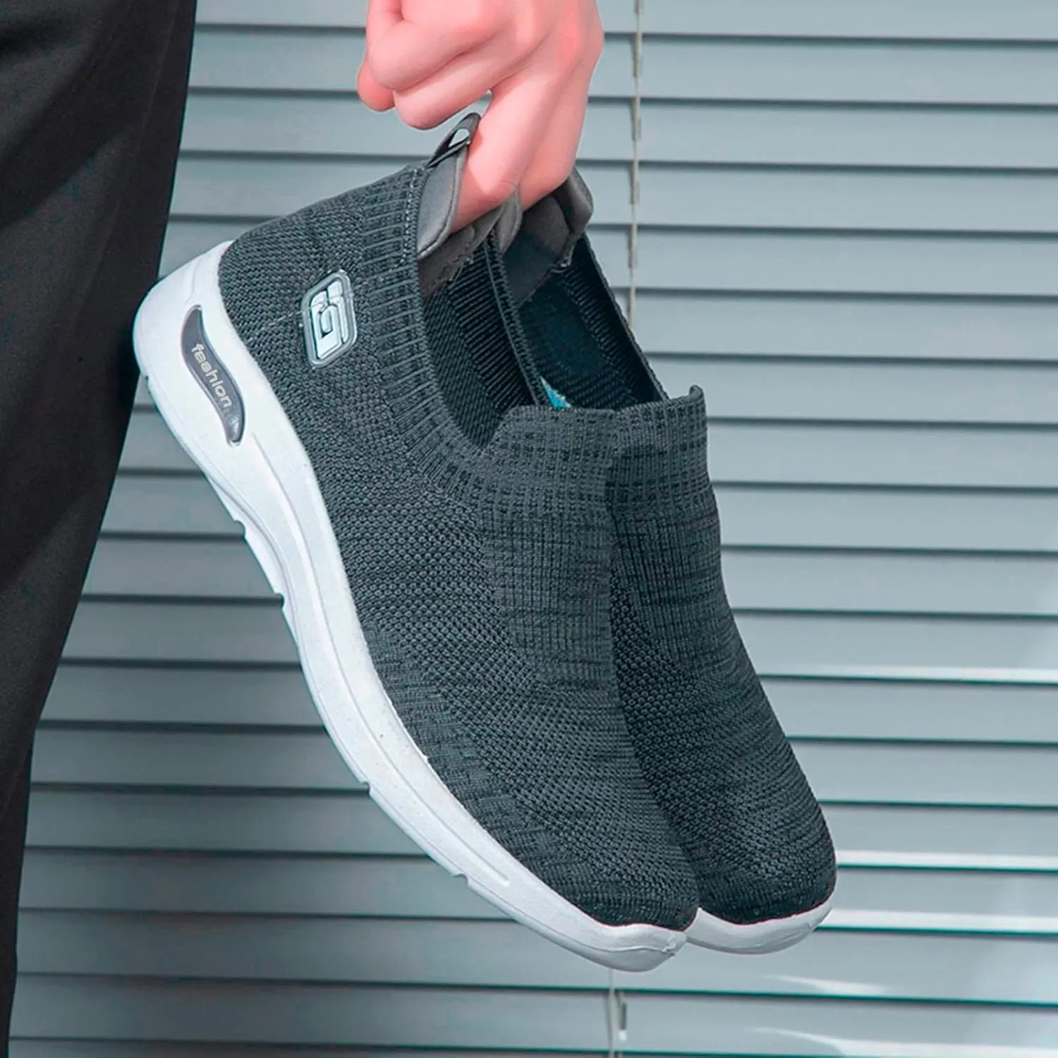 Fashion Spring and Summer Men Sports Shoes Flat Bottom Soft Bottom Non Slip Fly Woven Mesh Lite Adapt Sneaker Men's