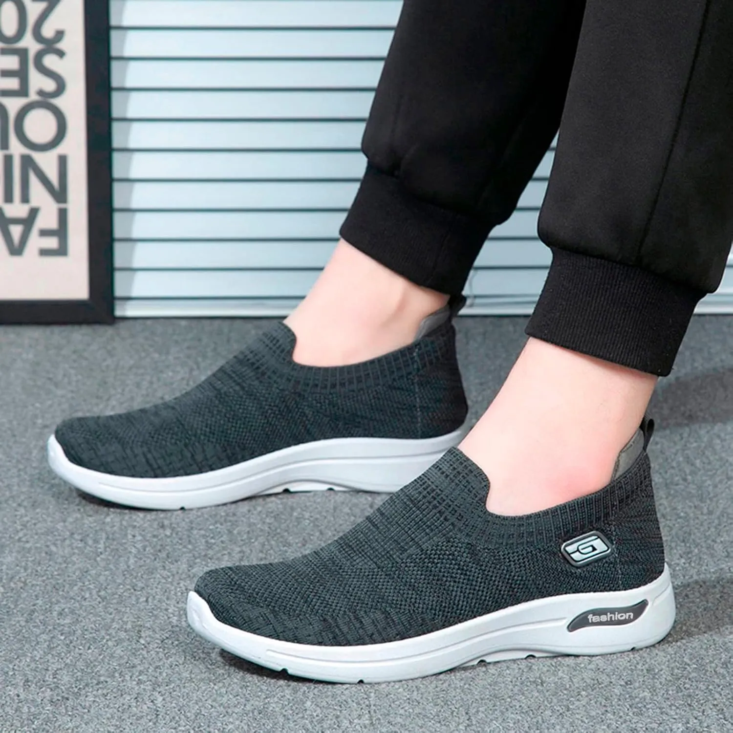 Fashion Spring and Summer Men Sports Shoes Flat Bottom Soft Bottom Non Slip Fly Woven Mesh Lite Adapt Sneaker Men's
