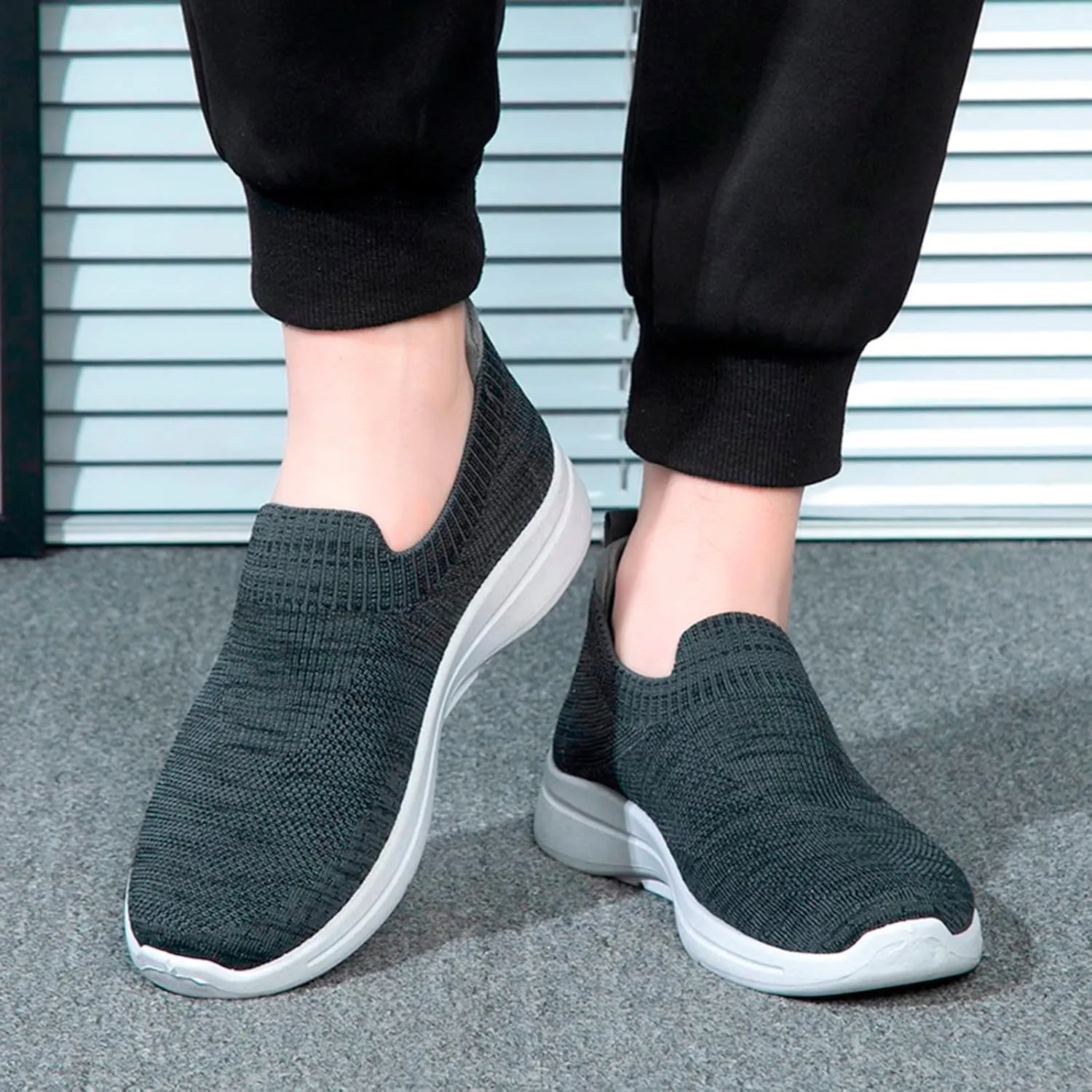 Fashion Spring and Summer Men Sports Shoes Flat Bottom Soft Bottom Non Slip Fly Woven Mesh Lite Adapt Sneaker Men's