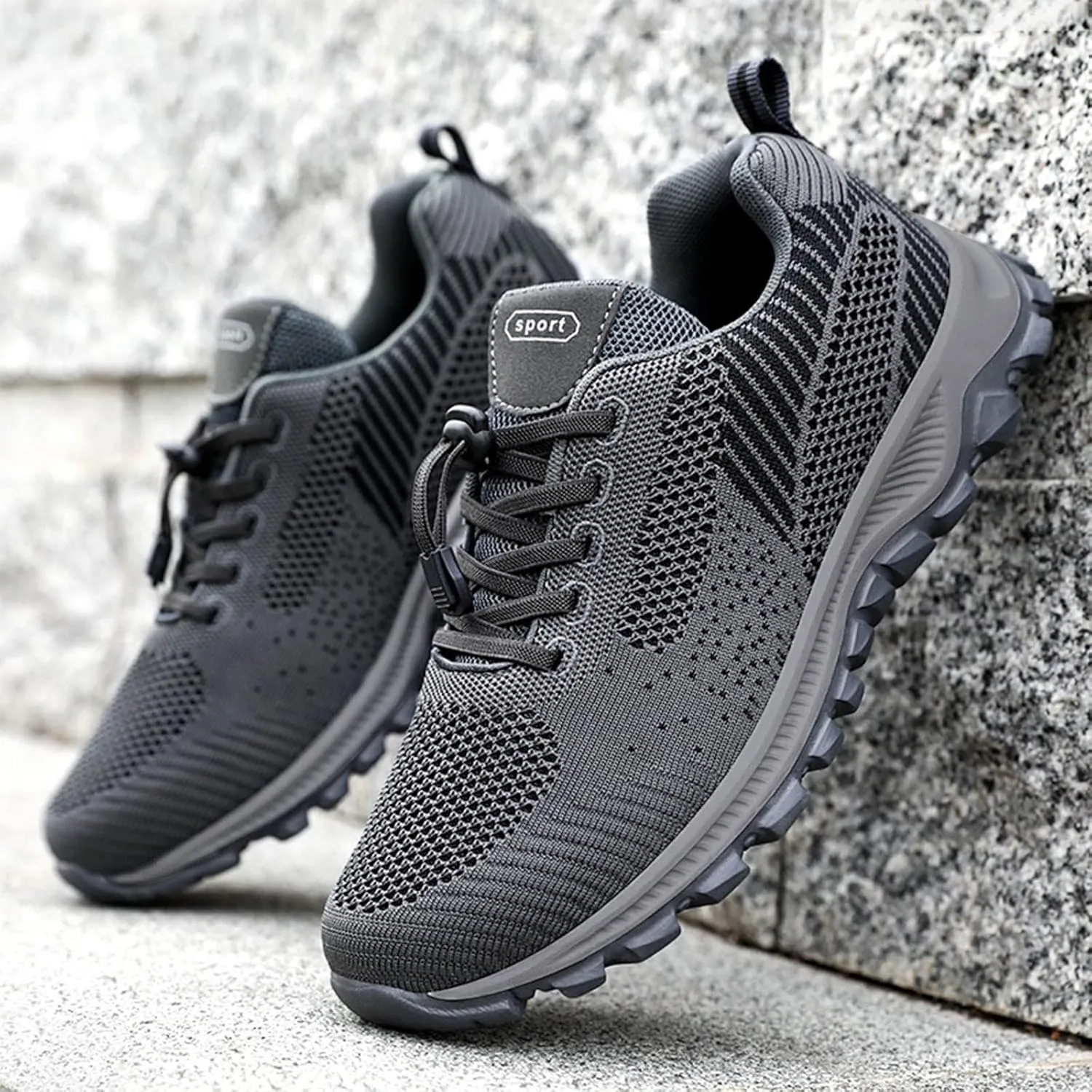 Fashion Summer and Casual Men Sports Shoes Non Slip Mesh Breathable Solid Color Mens Sneaker Socks