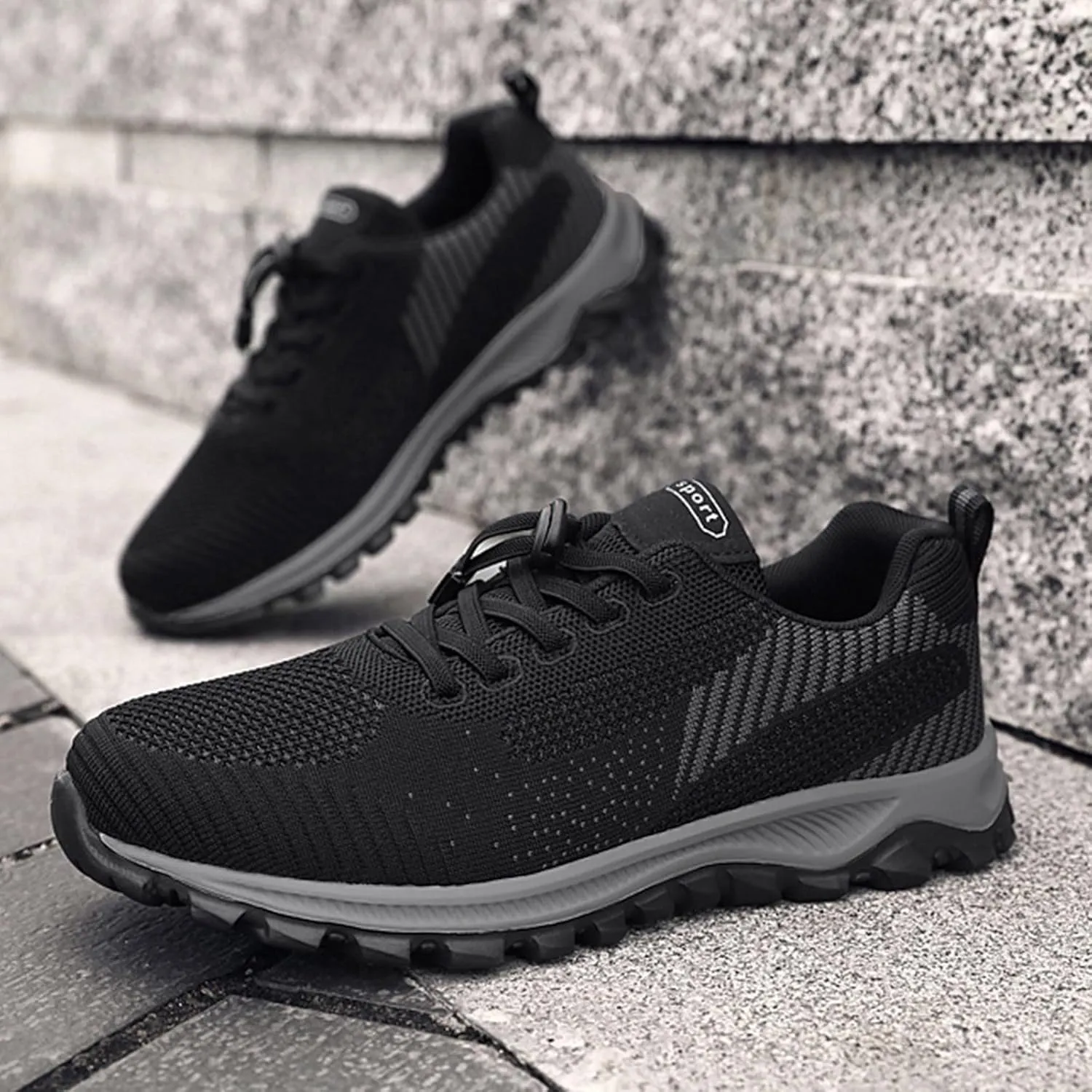 Fashion Summer and Casual Men Sports Shoes Non Slip Mesh Breathable Solid Color Mens Sneaker Socks