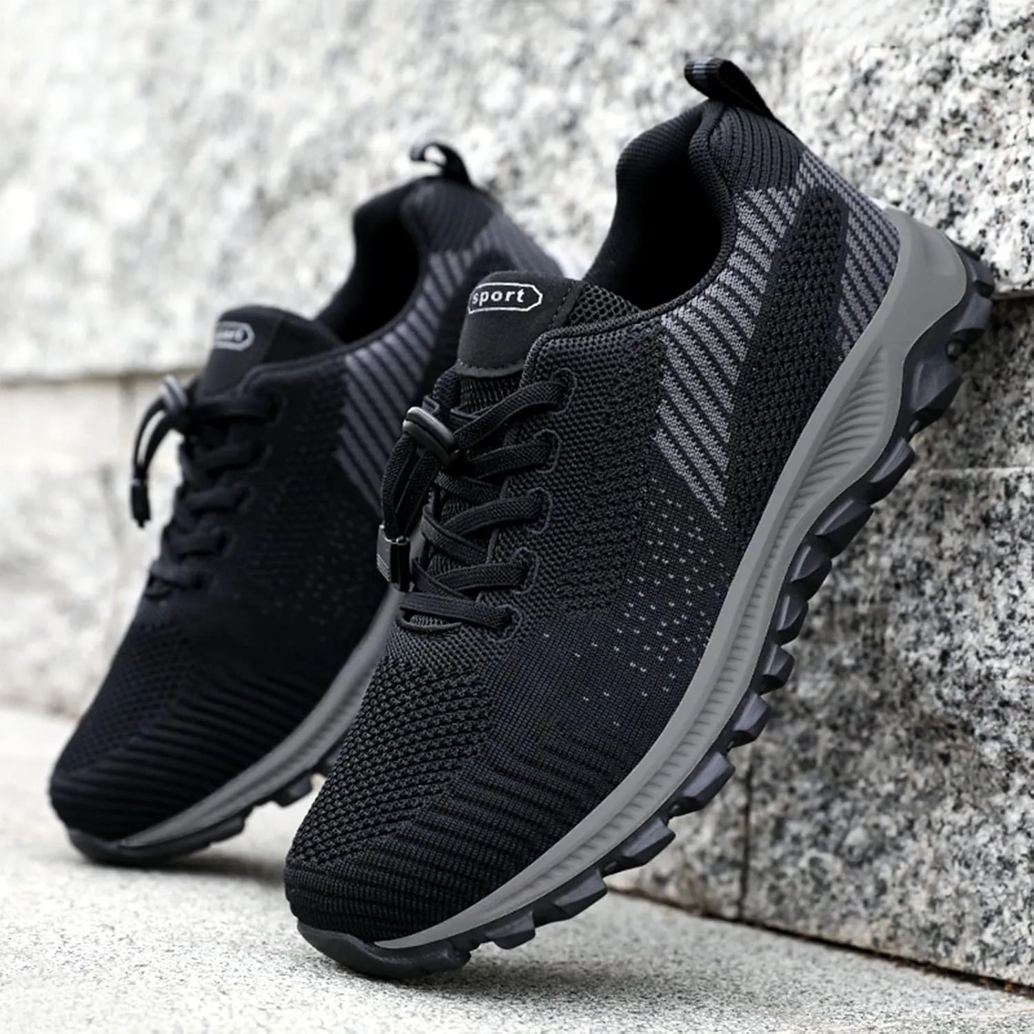 Fashion Summer and Casual Men Sports Shoes Non Slip Mesh Breathable Solid Color Mens Sneaker Socks