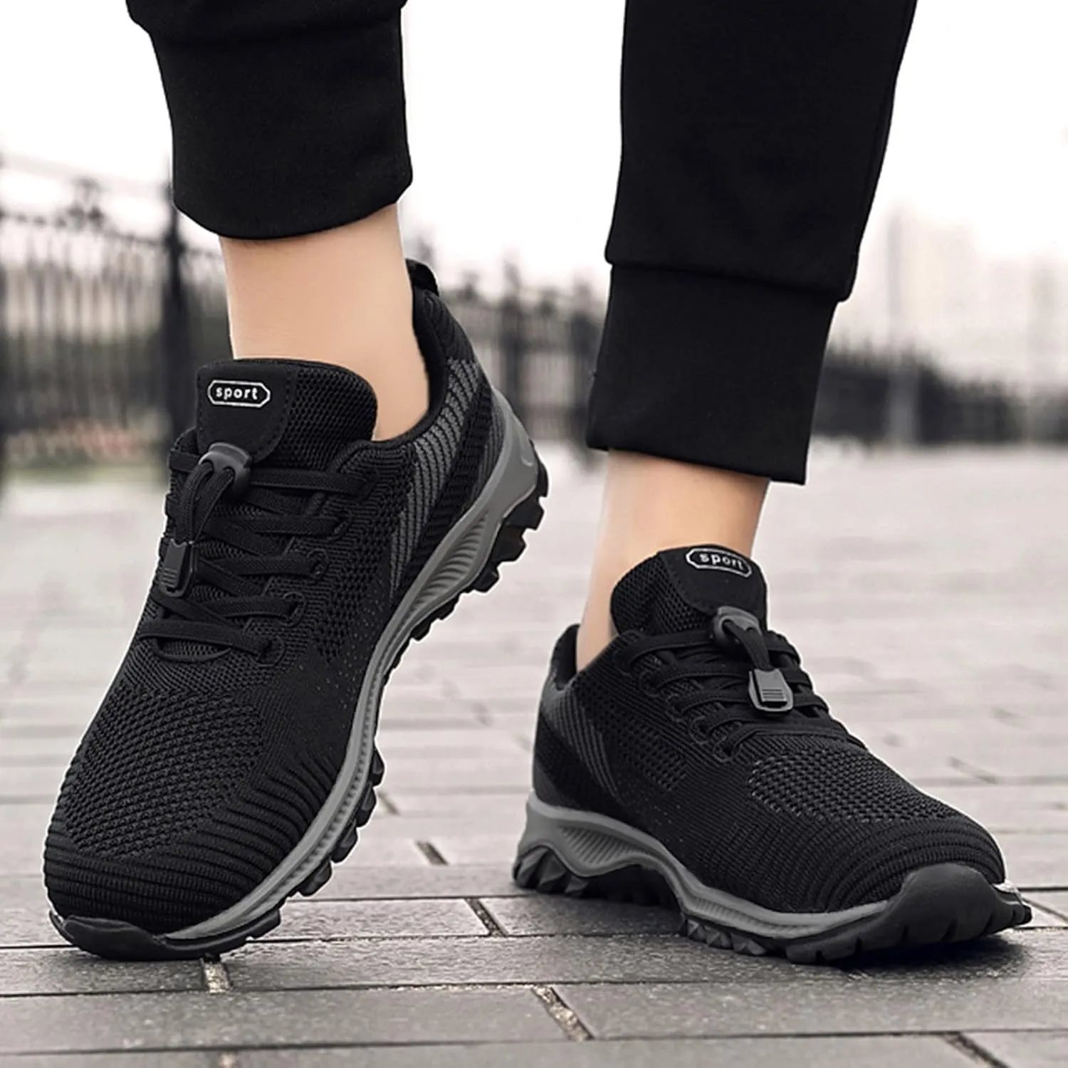 Fashion Summer and Casual Men Sports Shoes Non Slip Mesh Breathable Solid Color Mens Sneaker Socks