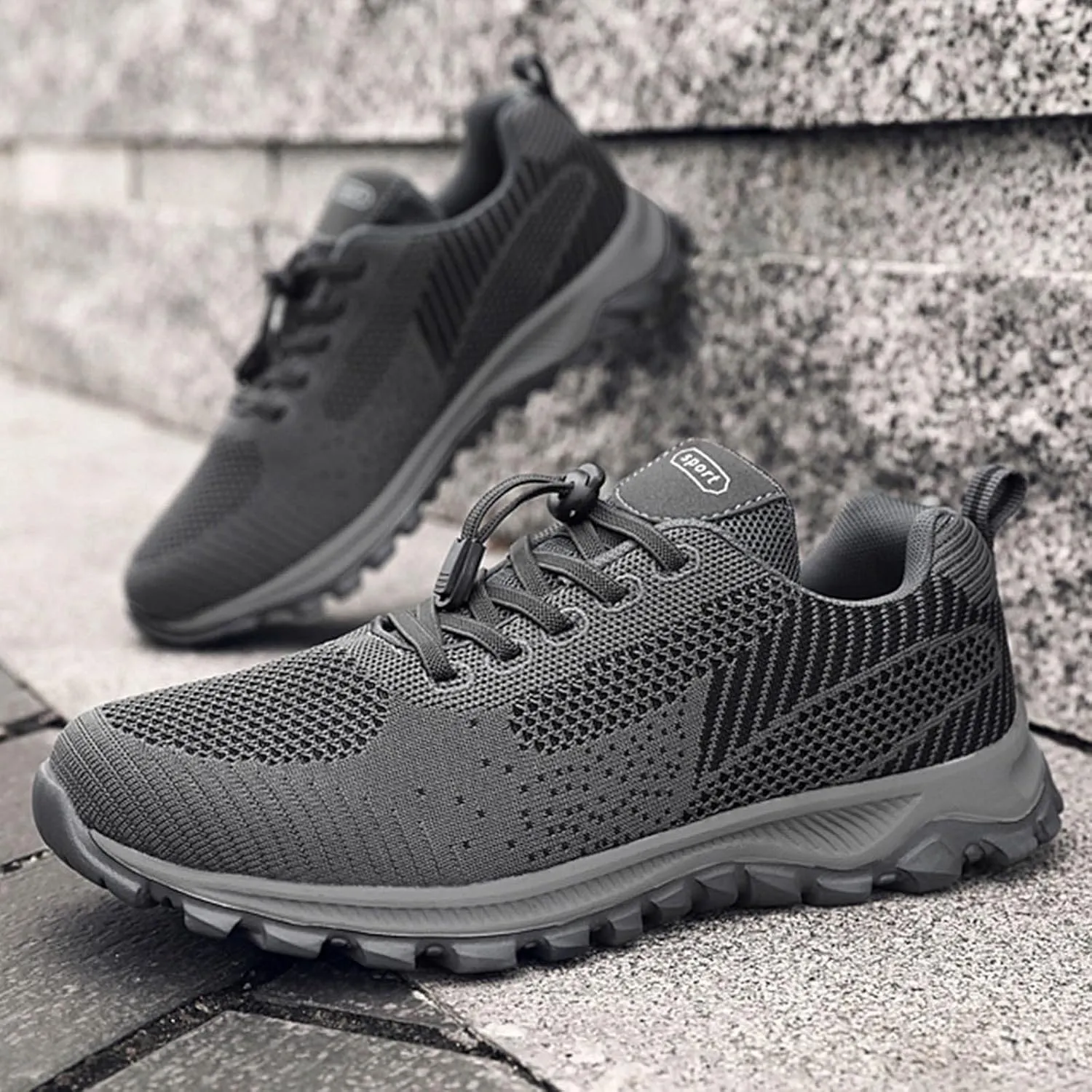 Fashion Summer and Casual Men Sports Shoes Non Slip Mesh Breathable Solid Color Mens Sneaker Socks