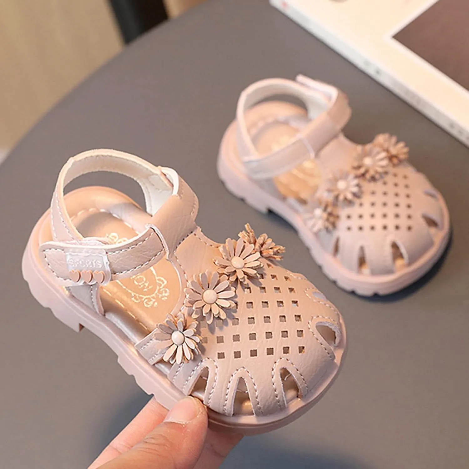 Kids Closed Toe Flower Sandals With Strap Rubber Sole 𝗟ow Heels Soft Beach Shoes Toddler Summer Outdoor Pool Loafers