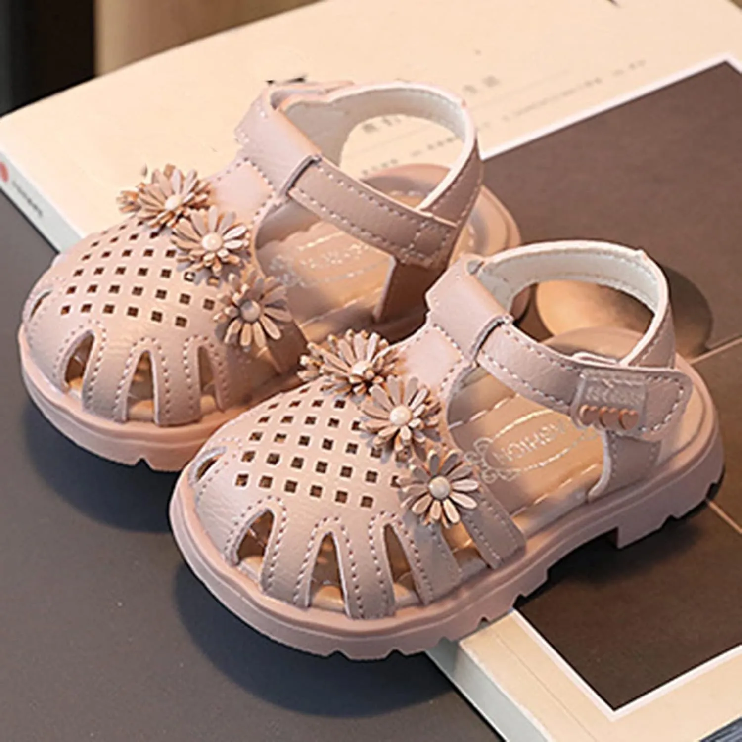 Kids Closed Toe Flower Sandals With Strap Rubber Sole 𝗟ow Heels Soft Beach Shoes Toddler Summer Outdoor Pool Loafers