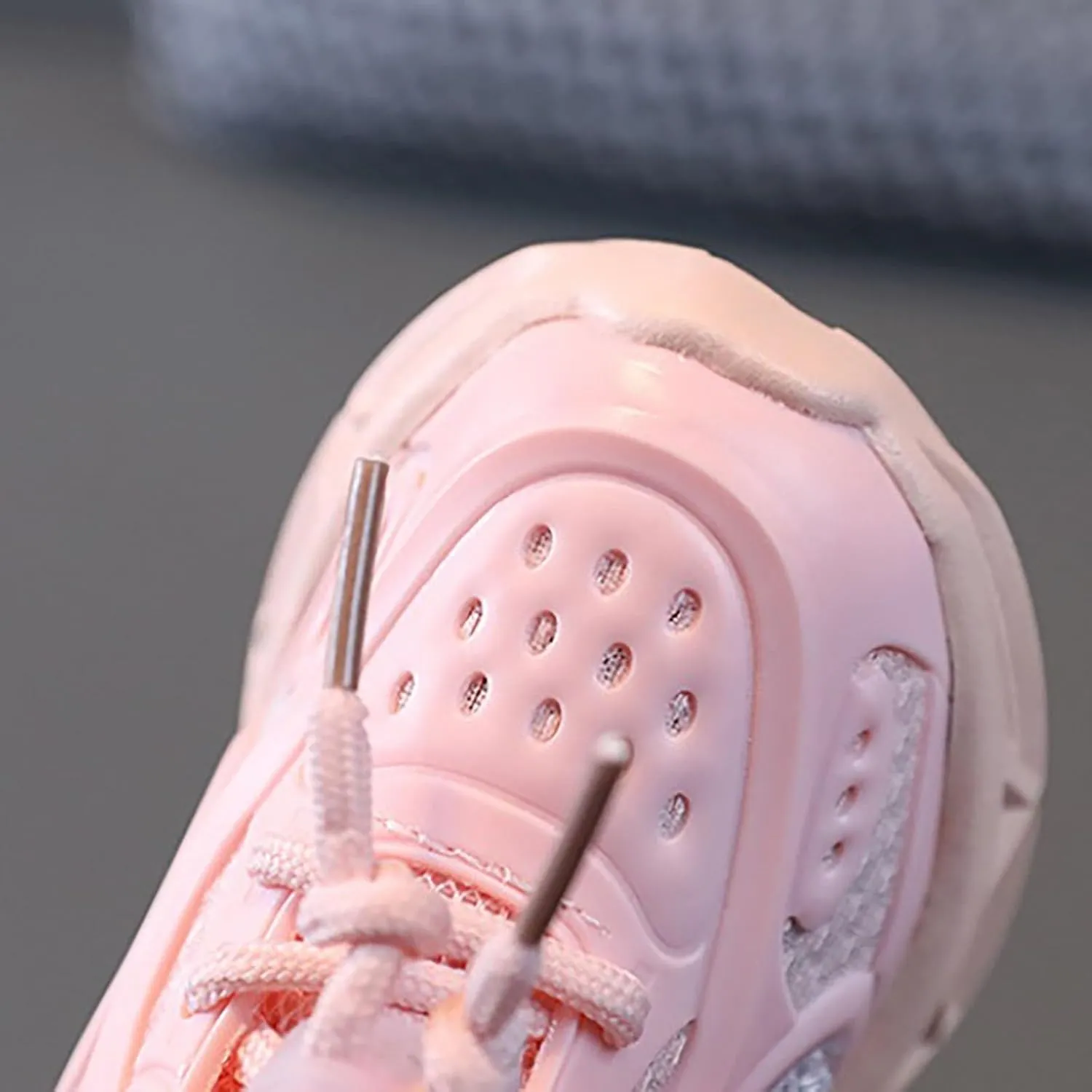 Kids Light Up Shoes Toddler Boys Girls LED Mesh Breathable Lightweight Walking Sneakers Lace Up Luminous Shoes