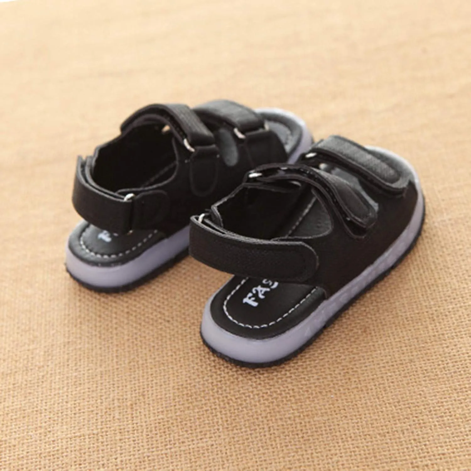 Light Up Toddler Baby Sandals Boys Girls Non Slip Open Toe Outdoor Beach Shoes Adjustable Strap Summer Sneakers