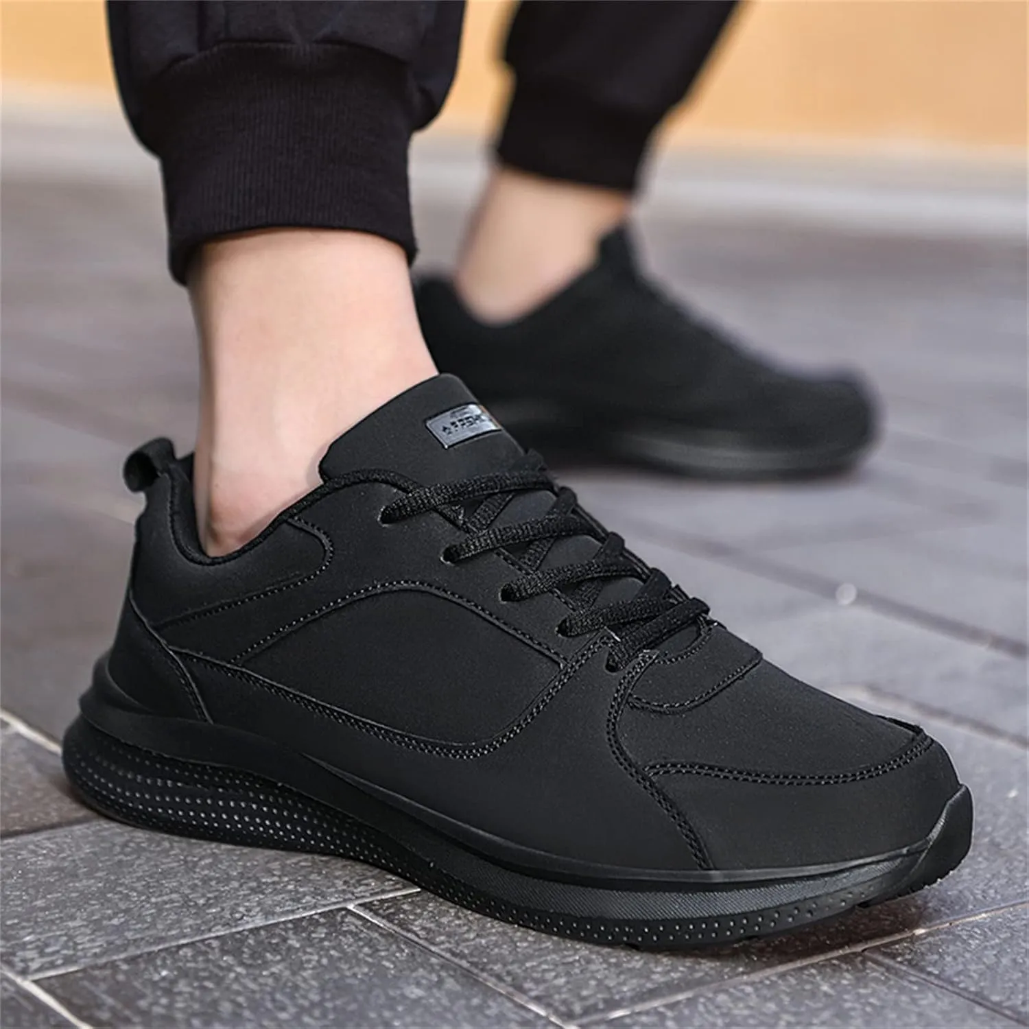 Outdoor Jogging Sneaker for Men Breathable and Light Outdoor Comfy Walking Shoe Business Casual Versatile Shoes