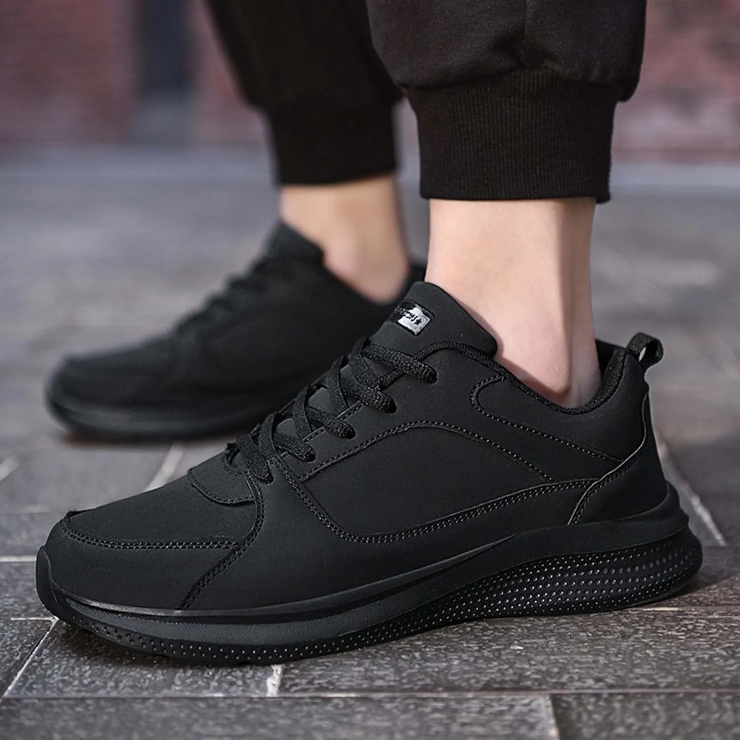 Outdoor Jogging Sneaker for Men Breathable and Light Outdoor Comfy Walking Shoe Business Casual Versatile Shoes