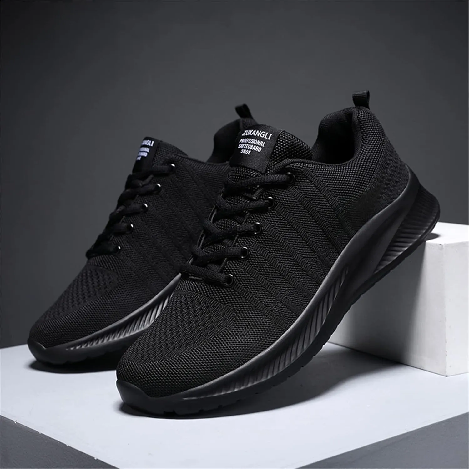 Outdoor Jogging Sneakers for Men Breathable and Light Outdoor Comfy Walking Shoe Men's Comfortable Dress Shoes