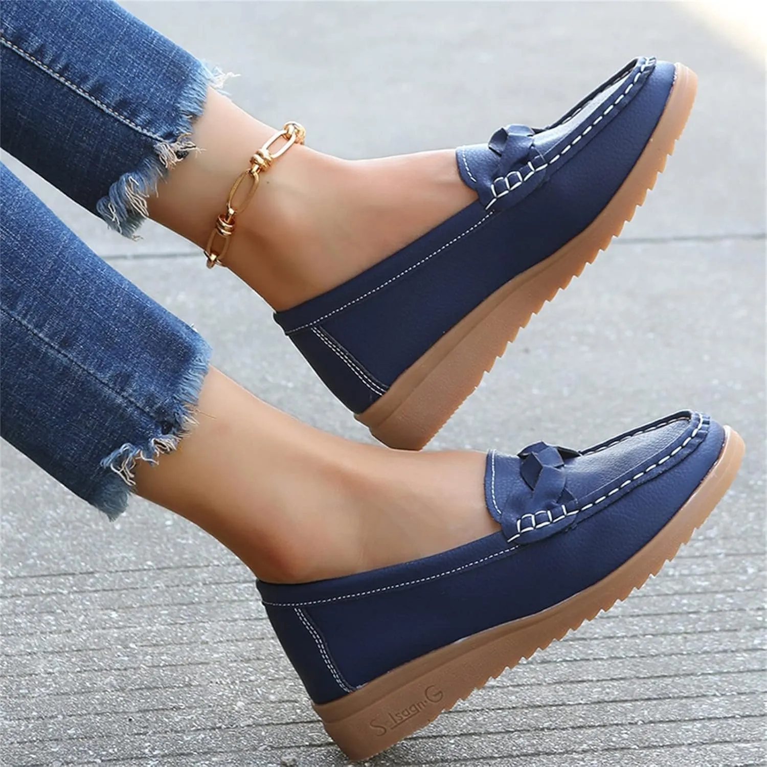Women's Leather Flats Shoes Slip-Ons Casual Walking Loafers Breathable Driving Flats Shoes Orthopedic Loafers