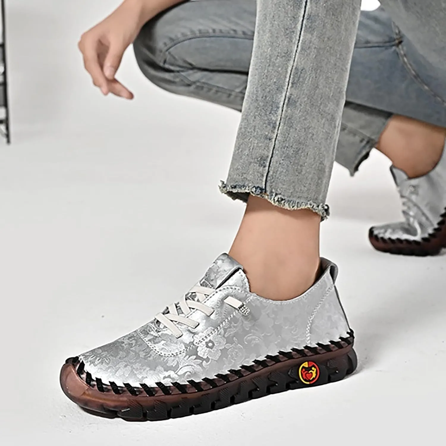 Women's Leather Soft Casual Breathable Walking Running Shoes Comfortable Tennis Shoes Flat Bottom Loafers Non Slip Summer Spring Women's Sneakers